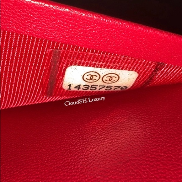 ❌❌Auth Chanel Classic Red Quilted Lambskin CC Logo Passport Holder - Picture 13 of 14